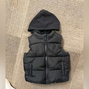 Old Navy Black Hooded Puffer Vest for Kids